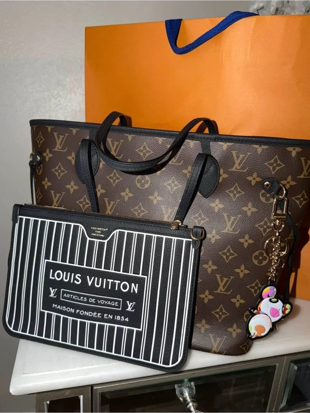 Louis Vuitton Monogram reversible 2025 Tote with Pouch